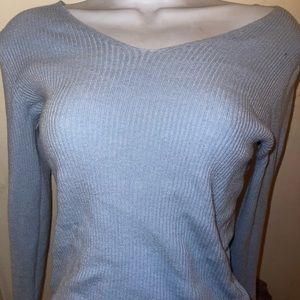 Blue v neck long sleeve shirt